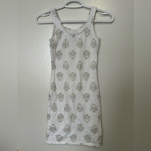 Divided White Dress with Skulls - Picture 2 of 3